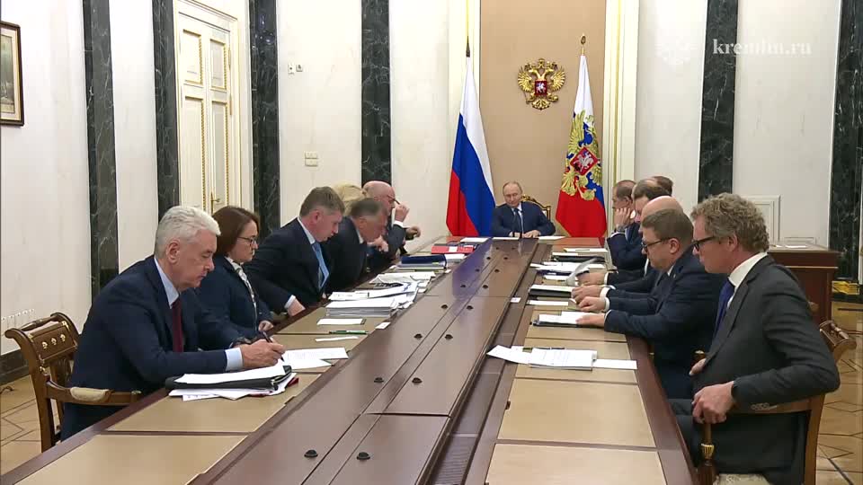 Путин проводит совещание с правительством по бюджетным вопросам