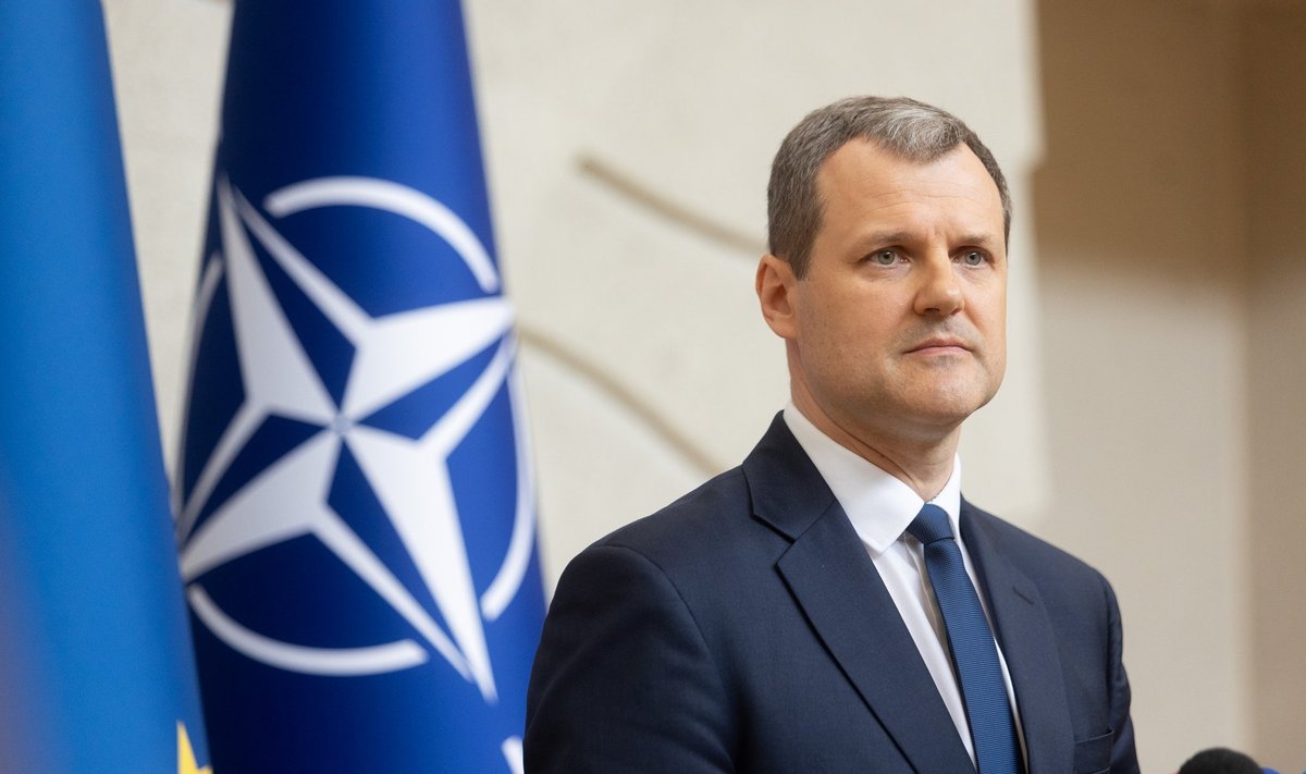 Премьер-министр сам обратился в Главную комиссию по служебной этике Премьер-министр Гинтаутас Палуцкас в четверг прокомментировал СМИ расследование, проведенное центром расследовательской журналистики „Стена“ и Laisvės TV „Премьер с процентной ставкой“. „Чтобы выяснили, есть ли какие-то сомнения, рекомендации в вопросе конфликта интересов. Я сам убежден, что не нарушил закон, я декларировал акции компании в установленном законом порядке. У меня есть замечания и по некоторым интерпретациям и фактам. Но в первую очередь хочу сказать, что ни в какой форме: ни в письменной, ни в словесной, ни формально, ни неформально, я не оказывал никакого влияния на ILTE в вопросе выдачи кредита“, – сказал 29 мая Палуцкас. www.delfi.lt/a/120113600