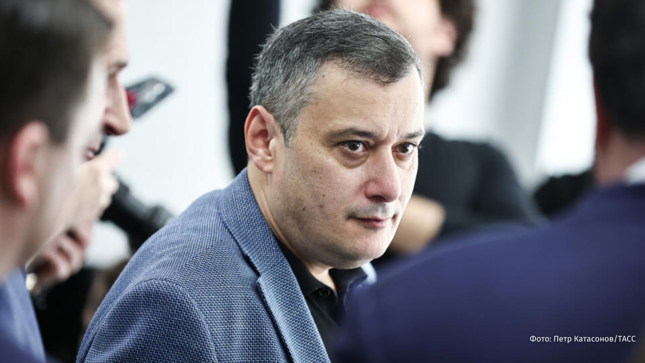 Первый замруководителя Администрации президента РФ Сергей Кириенко и врио губернатора Курской области Александр Хинштейн объявлены в розыск по линии СБУ. Это следует из базы данных украинского ведомства, с которой ознакомился РЕН ТВ. Буст Отправить новость