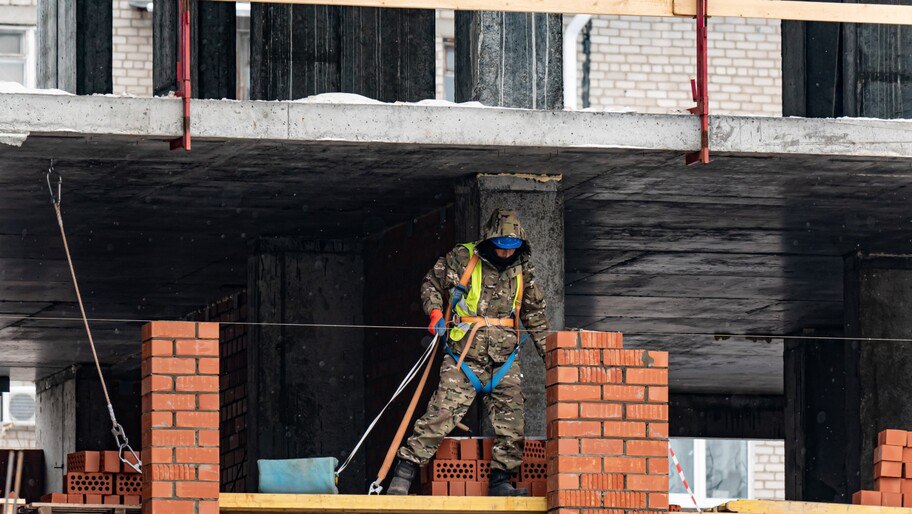 В Херсонской области до 2030 года возведут 1378 квадратных метров нового жилья План по развитию жилищного строительства в Херсонской области разработан на период до 2030 года: в регионе запланировано строительство частных и многоквартирных домов общей площадью 1378 квадратных метров, сообщила пресс-служба Минстроя России. Реализация плана будет способствовать восстановлению утраченного в результате боевых действий жилого фонда и повышению качества жизни. Центрами развития станут Генический и Скадовский округа. , VK и ОК и читайте новости на нашем сайте