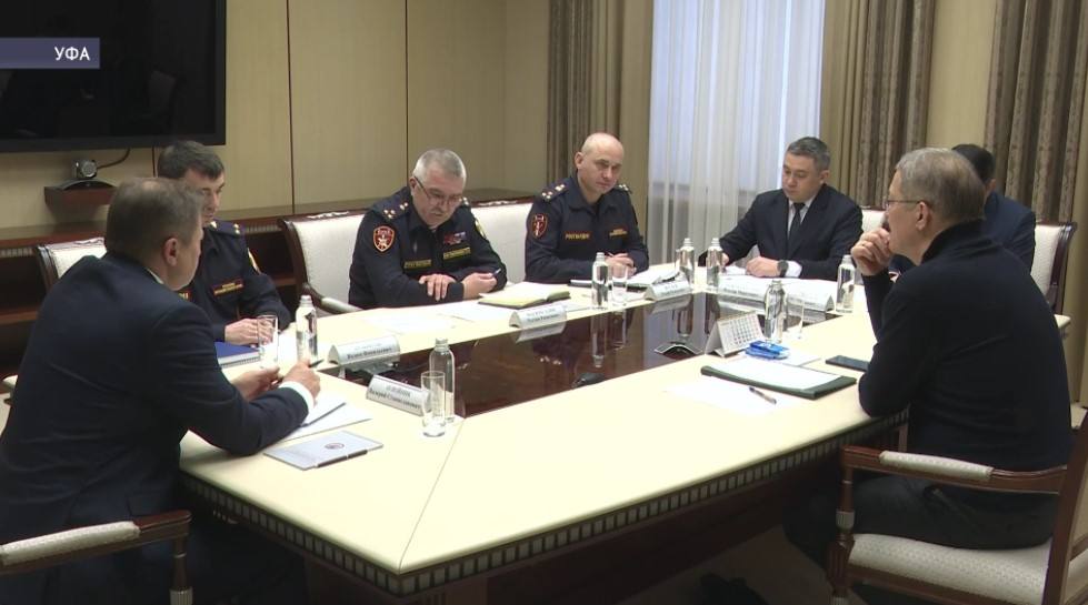 Радий Хабиров обсудил с Рустамом Нагимуллиным усиление охраны школ Глава Башкортостана Радий Хабиров провел рабочую встречу с исполняющим обязанности начальника региональной Росгвардии Рустамом Нагимуллиным На ней обсуждались неотложные меры по усилению охраны школ и колледжей Поводом стали несколько недавних случаев нападений подростков в образовательных учреждениях республики Подробнее в MAX   max ru bst AZxHXxCze2M БСТ в Telegram БСТ в МАХ