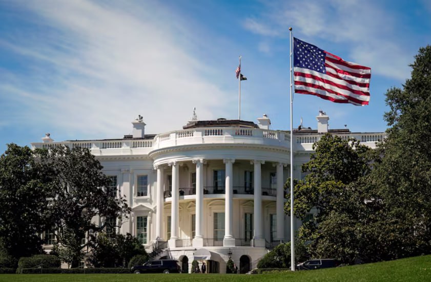 Администрация Трампа хочет переименовать Министерство обороны в Министерство войны Газета Wall Street Journal рассказала об этом со ссылкой на представителя Белого дома Как сказал президент Трамп наши вооружённые силы должны быть сосредоточены на наступлении а не только на обороне заявила пресс секретарь Белого дома Анна Келли Военное министерство стало Министерством обороны в результате постепенного процесса начавшегося с Закона о национальной безопасности 1947 года который объединил армию флот и военно воздушные силы в единую организацию под названием Национальное военное ведомство Поправка к закону принятая в 1949 году официально ввела название Министерство обороны положив начало структуре существующей и поныне Подписывайтесь sbbytoday