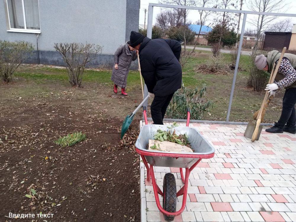 В учреждениях культуры Каховского района прошли субботники. Уборка прошла в селах Красный Подол, Вольная Украина и Чернянка. В ходе субботников была убрана поросль, листья и мусор, что значительно улучшило внешний вид окружающего пространства.    Каховка   Городской чат