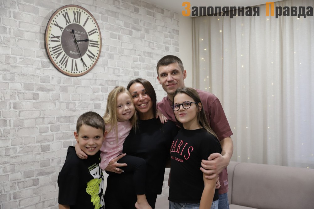 В это воскресенье отметят День многодетной семьи В Норильске пройдёт целая череда мероприятий День многодетной семьи был учреждён указом президента России в 2024 году в рамках Года семьи Этот праздник призван подчеркнуть значимость роли многодетных семей в обществе и выразить уважение родителям воспитывающим трёх и более детей Подробности читайте на нашем сайте зпнорильск заполярнаяправда газетанорильск норильск талнах кайеркан оганер новостинорильска ВКонтакте Telegram