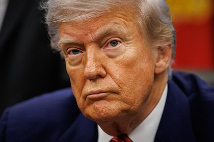 Трамп после разговора с Путиным опубликовал пост о санкциях против России  Президент США Дональд Трамп опубликовал еще один пост после разговора с российским лидером Владимиром Путиным. В соцсети Truth Social он выложил ссылку на статью The Washington Post  WP  под названием «Конгресс может дать Трампу рычаги давления на Путина». В материале обсуждается законопроект о санкциях против торговых партнеров РФ. Утверждается, что его принятие Сенатом не будет обязывать Трампа подписывать документ, но даст ему «рычаги давления» на Москву. «Санкции вступят в силу только после того, как президент вынесет заключение о том, что Путин "отказывается вести переговоры о мирном соглашении с Украиной". [Это] резко усилило бы влияние Трампа на Путина и укрепило бы его позиции на переговорах, предоставив ему возможность вводить разрушительные санкции против России в любой момент», — пишет газета.