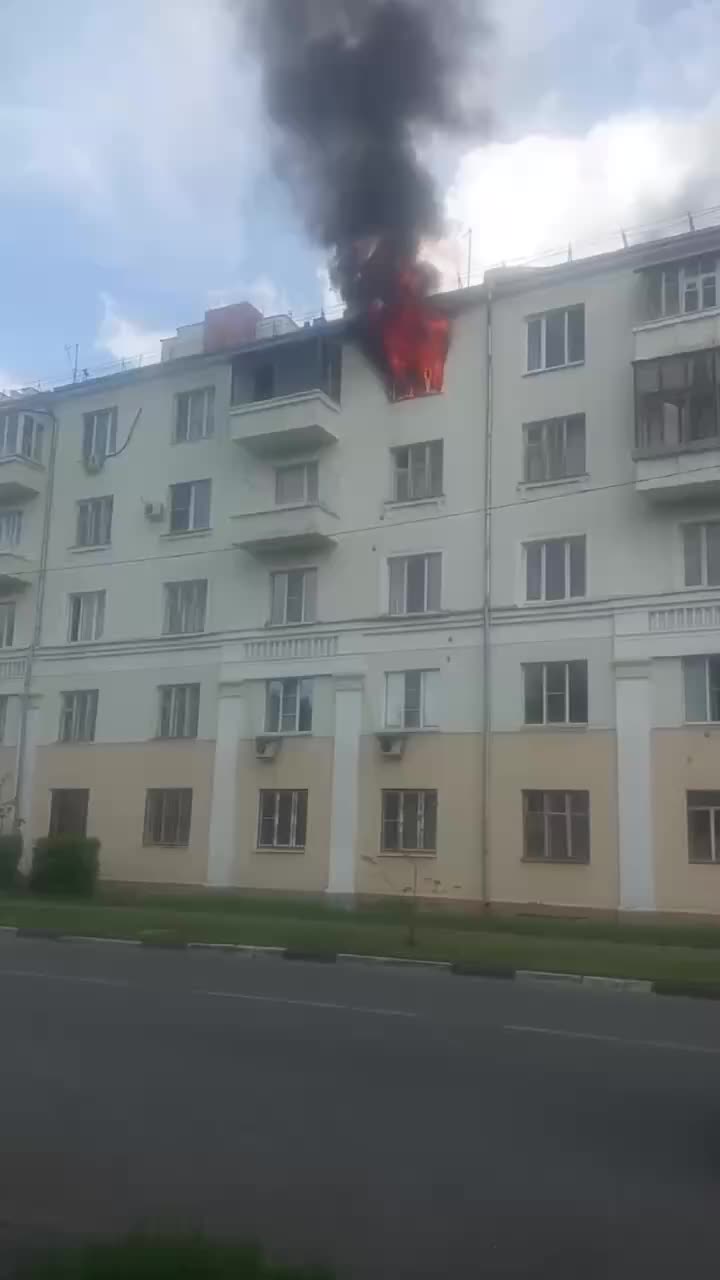 Пожар в пятиэтажном доме в Балашихе: пострадавший с отравлением угарным газом