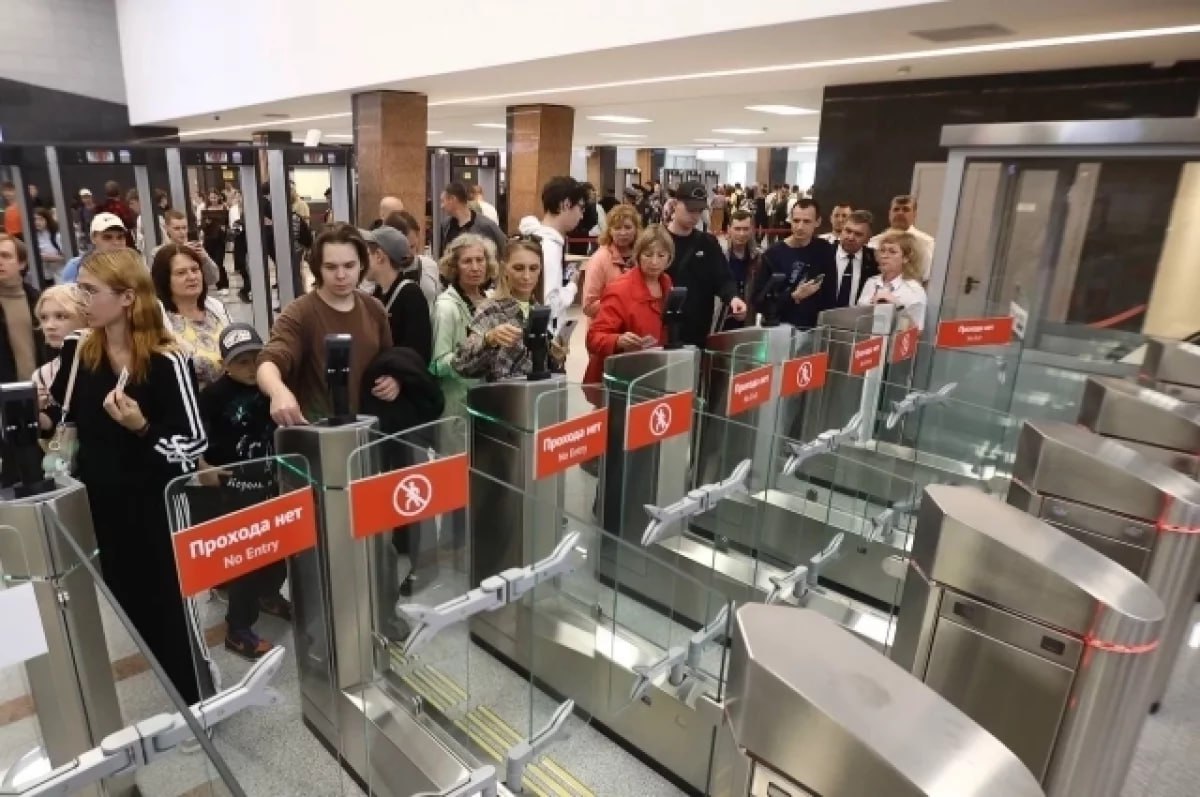 В Новосибирске построят новые станции метро В Новосибирске планируют возвести две станции на Дзержинской линии Гусинобродская она будет находиться на пересечении Гусинобродского шоссе и улицы Доватора и Молодёжная в районе улицы Волочаевской Также будет построено метродепо Волочаевская Весь комплекс работ включая соединительную ветку и электродепо намерены завершить в течение пяти лет рассказали в мэрии Сейчас корректируется генеральная схема развития метро Предварительные варианты уже проверяют с помощью математического моделирования АиФ Подписаться на канал