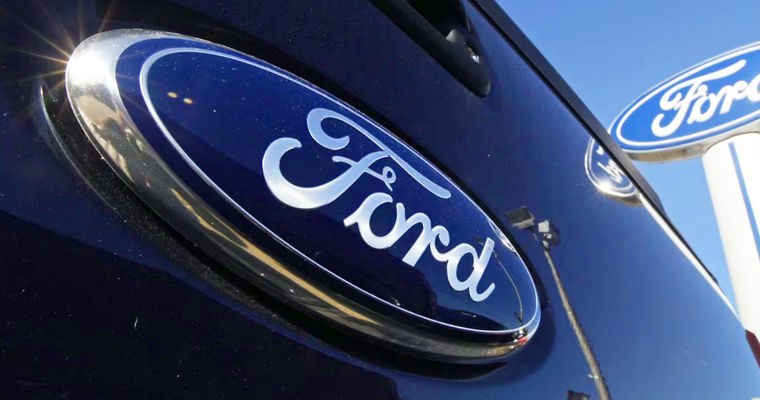 Ford отзывает почти 1 5 миллиона авто в США из за неисправности Компания Ford отзывает около 1 5 млн автомобилей в США из за проблемы с камерами заднего вида которые могут показывать перевернутое искаженное или пустое изображение