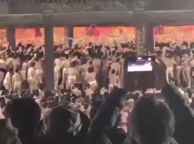 На фестивале обнаженных в Японии произошла давка за священные палочки