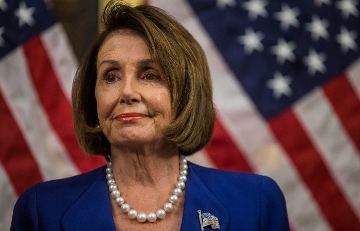 85 летняя Нэнси Пелоси объявила что уходит из Конгресса США Она не будет переизбираться в 2026 году Пелоси представляла демократов в Палате представителей на протяжении 20 лет с 2000 по 2022 год vesti az