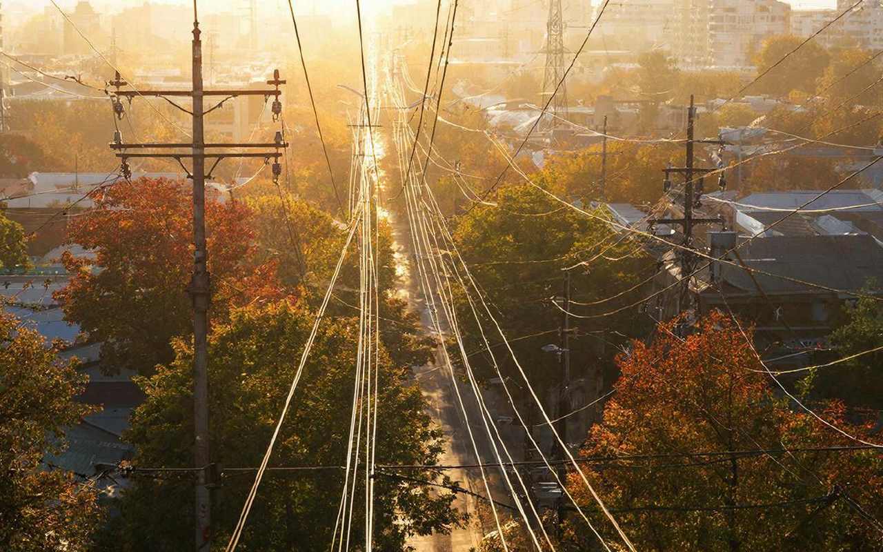 Курские Россети подали в суд на Росатом Энергосбыт на 98 млн рублей В арбитражный суд Курской области поступил иск Россетей в лице филиала Курскэнерго к Росатом Энергосбыту Сумма требований составляет 98 млн рублей Информация следует из карточки дела В ноябре в суде зарегистрированы четыре спора между компаниями В середине месяца Курскэнерго дважды потребовало взыскать задолженность за услуги по передаче электроэнергии за июнь 2025 года образовавшуюся как следует из материалов дел из за непринятия части услуги в полезный отпуск Совокупный размер требований по этим искам составляет порядка 1 2 млн рублей Последний на данный момент процесс инициировал уже Росатом Энергосбыт подав иск к Курскэнерго на 718 тыс рублей Все заявления приняты к производству подробности рассмотрения пока не раскрываются t me abiregkursk max