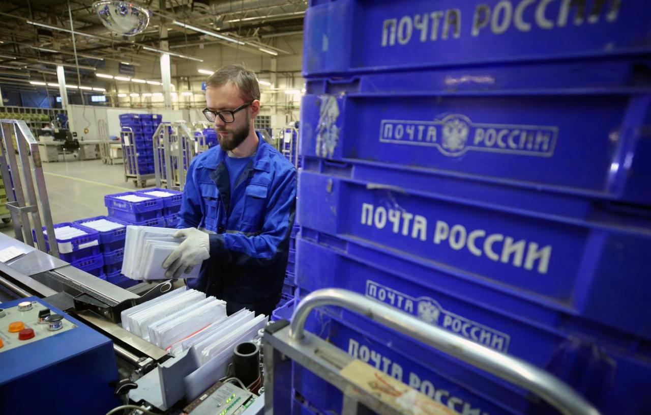 Минцифры поддерживает решение об индексации предельных тарифов на пересылку письменной корреспонденции АО Почта России Мера является экономически обоснованной и направлена на долгосрочную стабилизацию работы национального почтового оператора Решение подготовлено ФАС С 1 марта новый тариф на пересылку простого письма весом до 20 грамм составит 48 рублей заказного 97 рублей с объявленной ценностью 215 рублей Тариф на пересылку простой бандероли весом до 100 грамм составит 100 рублей заказной 155 рублей