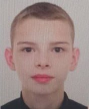 Внимание розыск несовершеннолетнего Березинским РОВД устанавливается место нахождение без вести пропавшего несовершеннолетнего Зеньковича Максима Анатольевича 2010 года рождения который находясь в д Карбовское Березинского района Минской области 8 ноября около 10 утра уехал на велосипеде марки Стелс синего цвета в неизвестном направлении Приметы на вид около 14 лет рост 170 см худощавого телосложения лицо овальной формы лоб вертикальный брови дугообразные средние глаза светлые нос средний примой подбородок вертикальный уши средние овальные волосы светло русые волнистые Был одет теплая болоневая куртка темно зеленого цвета на капюшоне имелся мех темный гольф штаны теплые спортивные темного цвета на штанине имелся принт с изображением лица белого цвета кроссовки черные с салатовой надписью Air Мах шапка серая с черной полосой  Обращаться по номерам 102 229 05 90 207 67 02 665 10 06 А1 500 91 94 МТС