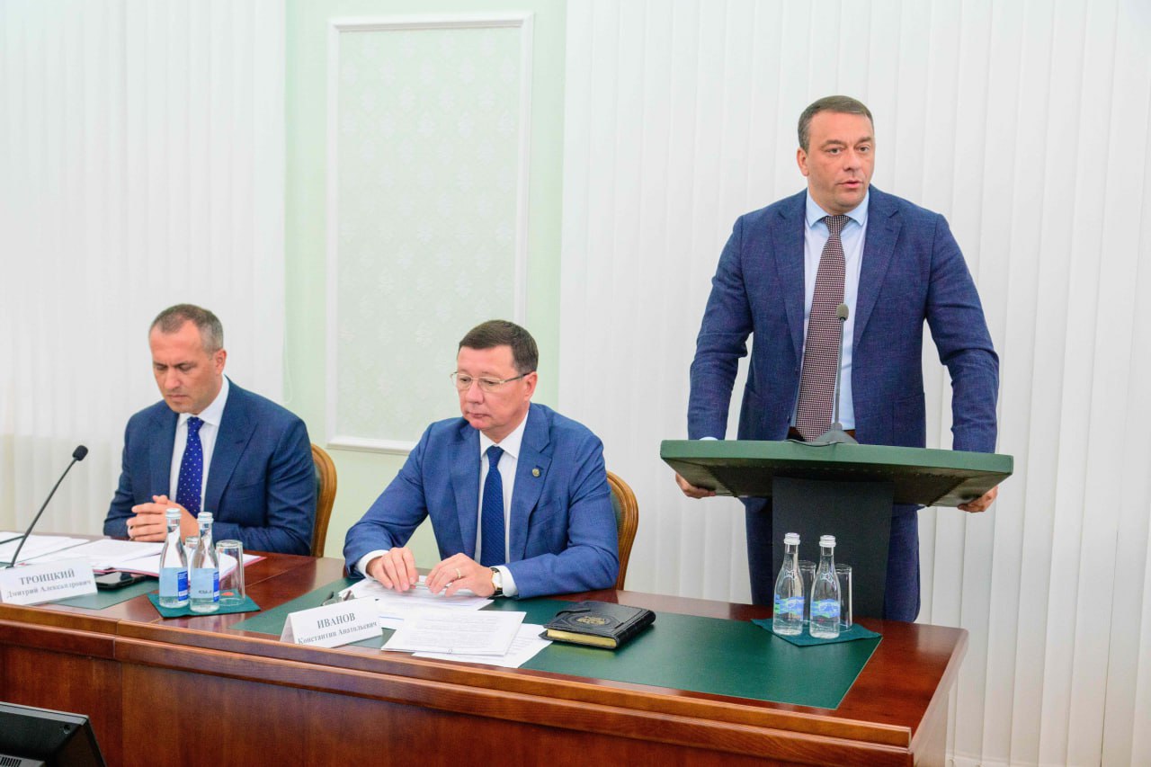 Подвели итоги работы за первое полугодие 2025 года по исполнению государственных программ, национальных проектов и индивидуальной программы социально-экономического развития.  Реализация этих проектов продолжается по инициативе Президента России Владимира Владимировича Путина.  Так, по индивидуальной программе социально-экономического развития республики 848,2 миллиона рублей направлено на поддержку промышленности и сельского хозяйства — это 100% от плана.   Предприятиям Марий Эл выдали  8 льготных займов для реализации инвестпроектов, 11 сельхозпроизводителей получили субсидии. В рамках этих проектов привлечено 397,2 миллиона рублей внебюджетных инвестиций и создано 10 новых рабочих мест.   Заключен контракт на строительство пассажирского причала в поселке Юрино. Срок сдачи объекта - декабрь 2027 года.  Благодаря последовательной реализации решений Президента и Правительства Российской Федерации, обновляется дорожная сеть,  благоустраиваются общественные территории, строятся спортивные площадки, открываются поликлиники, детские сады и школы,  строится комфортное жилье, реконструируются объекты жилищно-коммунального хозяйства.  Продолжим работу для выполнения всех поставленных задач к концу года и обеспечения устойчивого развития республики.