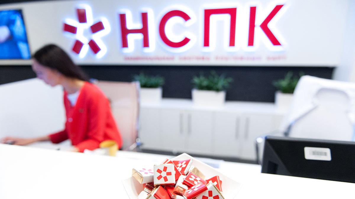 НСПК разработала технологию МирЛинк Она должна объединить платёжные сервисы разных банков Банки получат возможность принимать оплату с помощью pay сервисов коллег а их платежные решения будут приниматься во всех точках эквайринг которых осуществляют банки подключенные к МирЛинк Однако эксперты указывают что у крупнейших банков на которые приходится большая часть рынка эквайринга уже есть собственные pay сервисы А для небольших банков выгода от использования технологии может не покрыть расходов на ее маркетинг и привлечение пользователей Коммерсантъ новости iphonesru