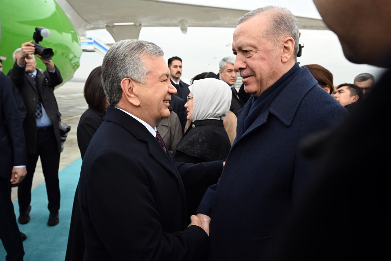 Эрдоган встретил Мирзиёева в Анкаре фото   repost uz oficialniy vizit nachinaetsya Подписывайтесь на Repost