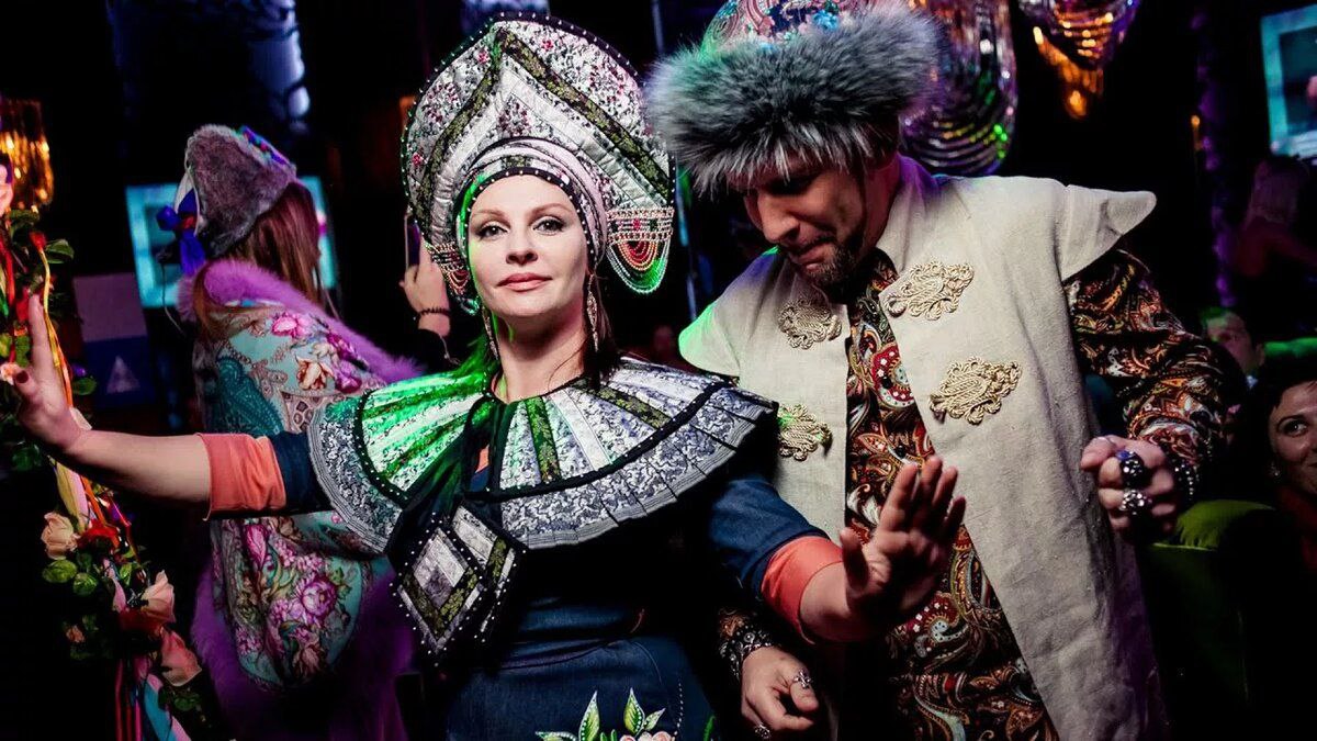 Популярными темами новогодних корпоративов у россиян в этом году станут русские мотивы 16 ностальгия по девяностым и нулевым 14 а также поп культура классическая новогодняя тематика и глянцевые вечеринки по 11 Как рассказали РИА Новости аналитики Corporate Travel главной сложностью при организации корпоративов в этом году стал ограниченный бюджет Некоторые компании и вовсе отказываются от новогодних торжеств Подписаться на РИА Новости экономика Все наши каналы