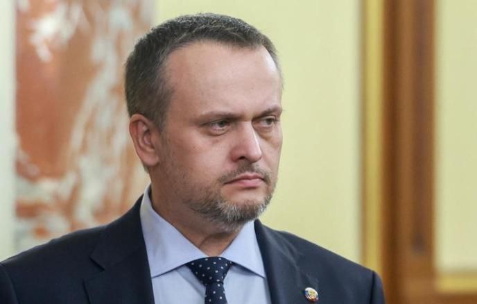 Строительство высокоскоростной магистрали между Москвой и Владивостоком не планируется Высокоскоростного поезда из Москвы во Владивосток точно не будет поскольку ВСМ эффективнее самолета на расстоянии до 1 500 км сказал министр агентству ТАСС По словам Никитина существуют возможные маршруты между агломерациями на востоке страны Есть неочевидные но возможные маршруты Например между агломерациями из Хабаровска во Владивосток или Новосибирск отметил глава Минтранса Подписаться на PRO transport