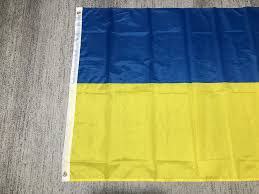 Бывший полицейский в Вентспилсе сорвался на флаг Украины: на него завели уголовное дело По неофициальный данным, 17 июня бывший инспектор Государственной полиции Сергей Пико, предположительно, спустил украинский флаг, поднятый на мачте возле Вентспилсского Парка высоких технологий на улице Талсу, и помочился на него. Всю эту картину наблюдал украинец, работающий в этом парке. Он и написал донос на Пико в полицию. В Латвии очень трепетно относятся к украинскому флагу, но государственным его пока не сделали. Поэтому на осквернителя завели дело об административном правонарушении и уголовное дело по статье 78 части первой Уголовного закона — за деяние, направленное на разжигание национальной, этнической, расовой или религиозной ненависти или розни. Это подтвердила педставитель Госполиции Мадара Шершнёва, не называя имени человека и не вдаваясь в подробности инцидента. Она также заявила, что трудовые отношения с задержанным, ранее работавшим в полиции, были прекращены более года назад.