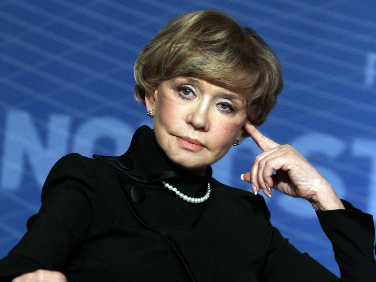 Народная артистка России Вера Алентова была госпитализирована в Москве — у актрисы выявили новообразование в области брюшины. 83-летней артистке провели успешную операцию. Врачи оценивают её состояние как стабильное, и в ближайшее время Вера Алентова намерена вернуться к работе на сцене.