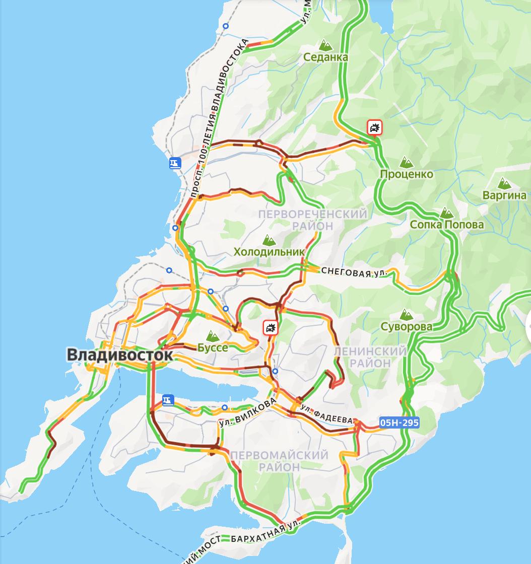 Владивосток в первый рабочий день 2026 года сковали 10 балльные пробки По данным сервиса Яндекс наибольшие заторы наблюдаются на Чуркине Тихой Русской Третьей Рабочей Луговой на проспекте 100 летия Владивостока и в центре Обстановку помимо снега и льда на дорогах осложняют ДТП Из за пробок проблемы и с общественным транспортом люди дожидаются автобусов на остановках РБК Восток в Telegram и MAX
