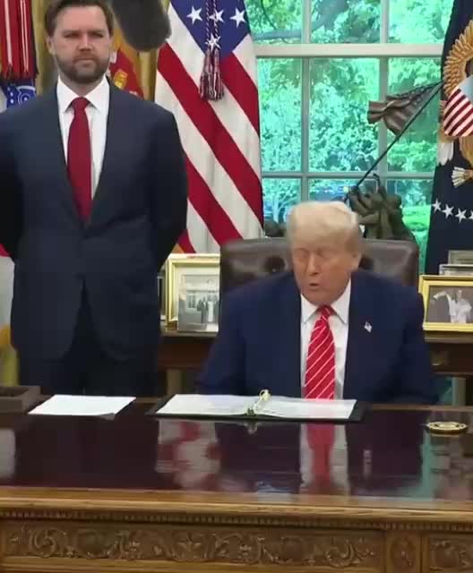 Трамп анонсировал разговор с Зеленским о ратификации ресурсного соглашения с Украиной