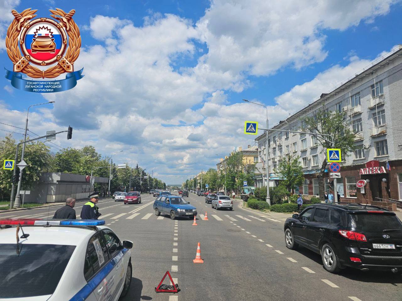 В Луганске сотрудники Госавтоинспекции проводят проверку по факту ДТП 15 мая 2025 года примерно в 12 часов на улице Оборонная произошло дорожно-транспортное происшествие. Установлено, что 49-летний водитель, управляя автомобилем «ВАЗ 21113», при повороте налево не предоставил преимущество в движении автомобилю «ВАЗ 21043» под управлением 58-летнего водителя, в результате чего произошло столкновение с последующим опрокидыванием автомобиля «ВАЗ 21043». В результате дорожного происшествия автомобили получили механические повреждения. Пострадавших нет. По факту ДТП вынесено постановление по ч. 2 ст. 12.13 КоАП РФ «Невыполнение требования Правил дорожного движения уступить дорогу транспортному средству, пользующемуся преимущественным правом проезда перекрестков». ‼ Госавтоинспекция призывает участников дорожного движения быть бдительными и ответственными за рулем ‼