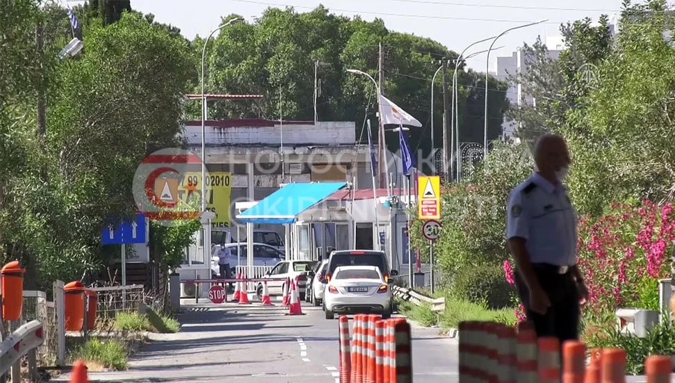 РАБОТЫ ПО РАСШИРЕНИЮ ПРОПУСКНОЙ СПОСОБНОСТИ НА КПП МЕТЕХАН НАЧНУТСЯ 4 ДЕКАБРЯ На переходе появятся дополнительная полоса и тротуар Президентская администрация сообщила о начале дорожных работ на контрольно пропускном пункте Метехан Планируется добавить ещё одну полосу движения и оборудовать пешеходный путь Работы стартуют 4 декабря 2025 года и должны завершиться 30 января 2026 года Их будут проводить ежедневно с 07 00 до 17 00 С 23 декабря по 3 января дорожным бригадам сделают перерыв Власти призывают водителей и пешеходов заранее учитывать изменения в организации движения Подписывайся на KiprNovosti Следим за новостями Северного Кипра