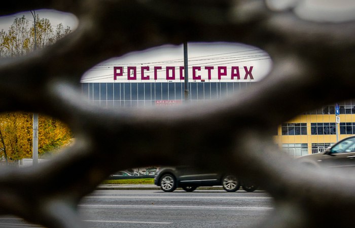 Балтийский лизинг претендует на покупку Росгосстраха Костин Компания Балтийский лизинг претендует на покупку Росгосстраха есть еще 1 2 потенциальных покупателя заявил глава ВТБ Андрей Костин журналистам в кулуарах Международного банковского форума Ранее в начале сентября Костин говорил что сделка по продаже компании Росгосстрах застопорилась из за возникших сложностей с ее финансированием Балтийский лизинг один из кандидатов Будет не будет не знаю Они либо придут с предложением либо нет сказал Костин в четверг Он добавил что на актив появились еще 1 2 претендента Костин отметил что если сделка не состоится ВТБ оставит компанию в контуре группы потому что есть потребности в массовом страховании Жизнь потому что такая она в динамике постоянно сказал он ifax go