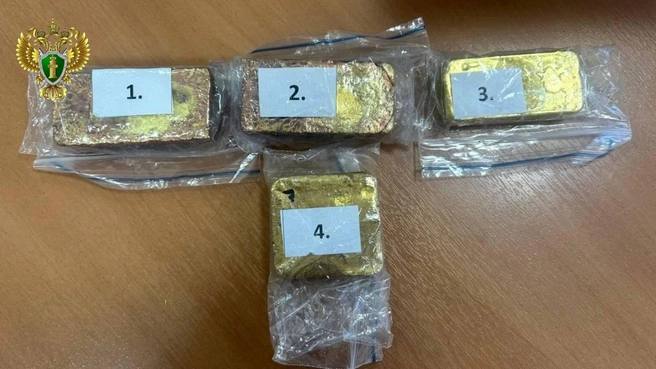 У водителя не получилось перевезти золотые слитки в Китай Водитель автобуса в Забайкальске попытался переправить через границу сплав золота стоимостью 21 миллион рублей Не получилось Его осудили за контрабанду стратегически важных ресурсов сообщает Восточно Сибирская транспортная прокуратура Бурятия Подробнее в Номер один Сообщить нам свою новость можно по кнопке Письмо в редакцию