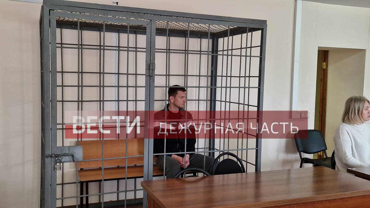 Начальник «Горно-Алтайавтодора» заключен под стражу Сергея Труфанова обвиняют в получении взятки в крупном размере. Как сообщили в республиканском СК, фигурант получил деньги от представителя подрядчика «Горно-Алтайавтодора» за подписание документов, свидетельствующих о выполнении работ, которые фактически не выполнялись, а также совершил другие незаконные действия в интересах организации-подрядчика. В ходе обыска в жилище Труфанова изъяли свыше 2 млн рублей.