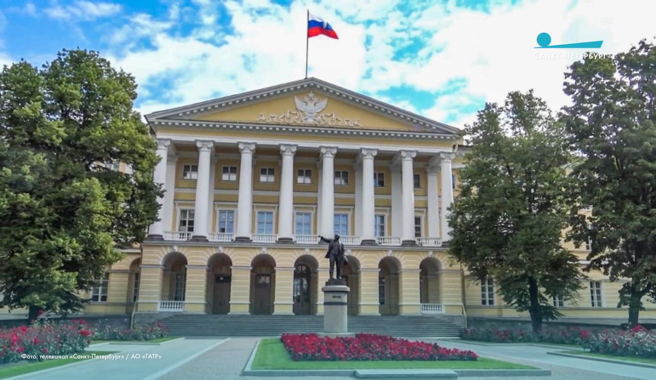 Сегодня в России отмечают 80 летие атомной промышленности 20 августа 1945 года сразу после Победы в Великой Отечественной войне был создан Специальный комитет по использованию атомной энергии это было начало советского атомного проекта сообщает пресс служба Смольного После бесчеловечных американских бомбардировок Хиросимы и Нагасаки нашей стране необходимо было создать надежный щит для защиты государства Эта важнейшая задача была решена государственными деятелями и учеными Имена академиков Курчатова Харитона Зельдовича вошли в историю они обеспечили безопасность нашей страны Трудом и талантом многих поколений ученых конструкторов и инженеров Россия стала лидером в атомной энергетике В нашей стране были построены первая в мире атомная электростанция и первый атомный ледокол подчеркнул Александр Беглов Подписывайтесь на Главное в Телеграм ВКонтакте Одноклассниках
