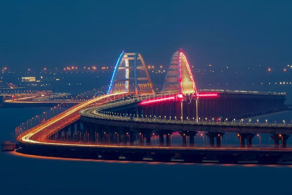 На Крымском мосту выявили первые нарушения запрета на проезд электрокаров По информации Госавтоинспекции Краснодарского края в период с 03 11 2025 г по 07 11 2025 г к административной ответственности привлечено 2 водителя по части 1 статьи 12 16 КоАП РФ несоблюдение требований предписанных дорожными знаками или разметкой проезжей части ред Санкции данной части статьи влекут предупреждение или наложение административного штрафа сообщили агентству в ведомстве Перейти в наш канал МАХ Подпишись поделись krasnodarkray1 Прислать видео новость