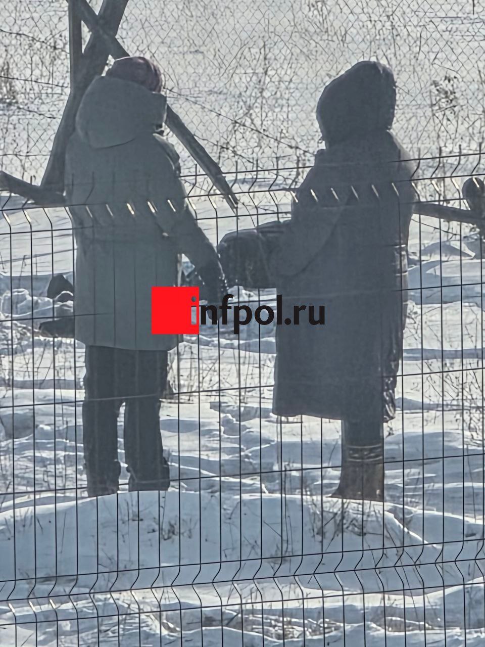 На пустыре за школой обнаружили труп женщины Как нам сообщили читатели сегодня труп женщины с признаками переохлаждения обнаружили в поселке Нижние Тальцы Заиграевского района на пустыре за школой Как infpolru прокомментировали в пресс службе МВД информация о нахождении тела поступила им в 10 утра Личность погибшей установлена Предварительно без признаков насильственной смерти infpolru