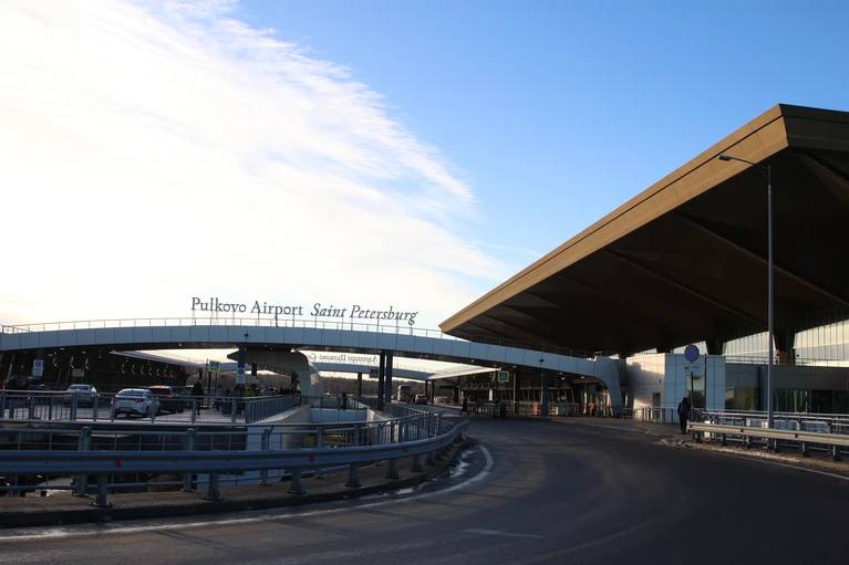 11 рейсов из Петербурга задержали в Пулково из за непогоды в Калининграде Северо Западная транспортная прокуратура взяла на контроль ситуацию с задержками авиарейсов Надзорный орган готов обеспечить защиту прав пассажиров и соблюдение установленных правил Вероника Овсянникова Читай нас в MAX Читай нас в Telegram