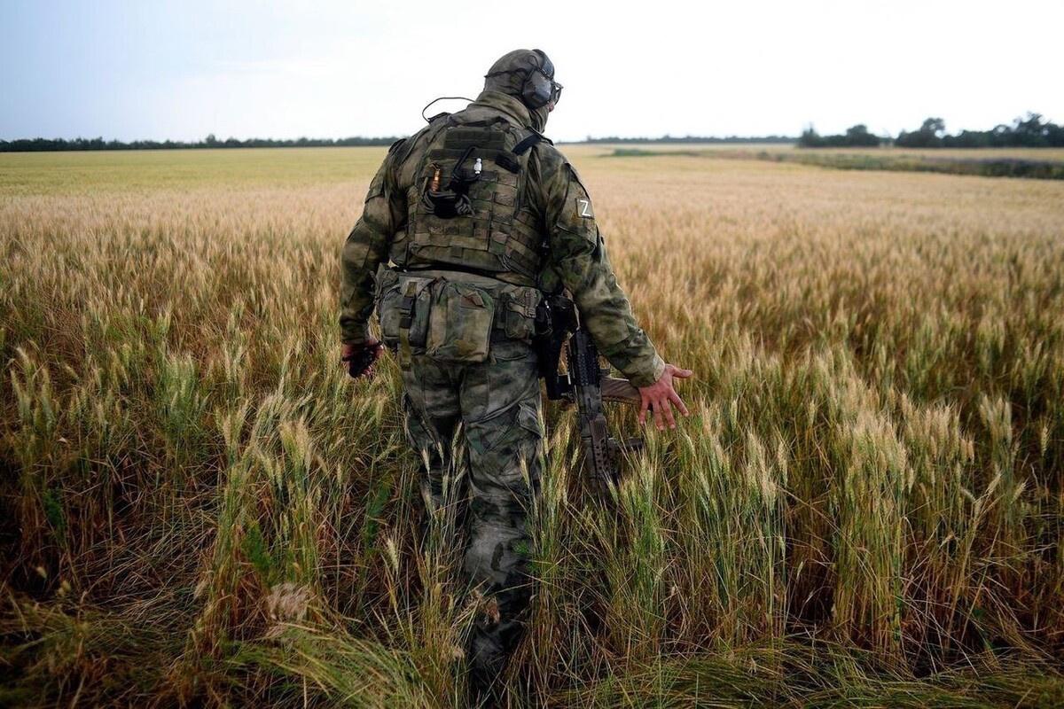 Всеволожский район получил новую землю для ветеранов СВО Отличные новости: 3,5 гектара из муниципальных земель Лесколовского поселения передали Всеволожскому району. Это значит, что семьи участников СВО получат новые участки для строительства домов, где, надеемся, будут жить в мире и спокойствии. Участки почти «под ключ»: земля в зоне ИЖС, коммуникации в зоне досягаемости, то есть с подключением к сетям проблем быть не должно. Подъезд к массиву есть, дороги внутри выдела возможно построить. Решение о выделении земли приняли по инициативе совета депутатов Лесколовского поселения. Район продолжит поддерживать тех, кто отдавал и отдаёт свои силы ради защиты страны. Пожимаем руки.
