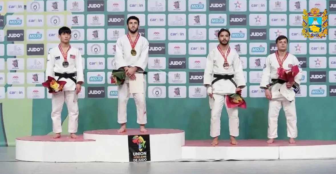 Студент СтГАУ стал чемпионом международного турнира по дзюдо В Касабланке Марокко прошел открытый Кубок Африки собравший 380 сильнейших спортсменов из 48 стран В состав сборной России вошел студент 2 курса института агробиологии и природных ресурсов Ставропольского государственного аграрного университета Сайгид Керимов Спортсмен провел шесть поединков В решающей схватке Сайгид одержал победу над соперником из США и завоевал золотую медаль став чемпионом открытого Кубка Африки Победа студента СтГАУ внесла вклад в триумф сборной России которая уверенно заняла 1 место в общекомандном зачете Поздравляем Сайгида и желаем новых побед Открытый Кубок Африки по дзюдо одно из первых крупных международных соревнований после возвращения российским дзюдоистам права выступать под флагом и гимном страны Подписывайтесь на Правительство Ставропольского края в MAX