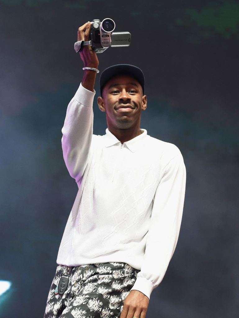 Каст дня: Tyler, the Creator сыграет вместе с Тимоти Шаламе и Гвинет Пэлтроу в фильме «Marty Supreme» от студии А24  они выпустили «Все везде и сразу», «Реинкарнацию», «Леди Берд» и другие хиты! . Сюжет картины держится в секрете, но, по данным Variety, она расскажет о жизни игрока в пинг-понг Марти Рейсмана. В режиссерском кресле — Джош и Бенни Сафди, авторы «Неограненных драгоценностей» с Адамом Сэндлером  2019  и «Хорошего времени» с Робертом Паттинсоном  2017 .   Фото: Kevin Winter, Joe Maher/Getty Images