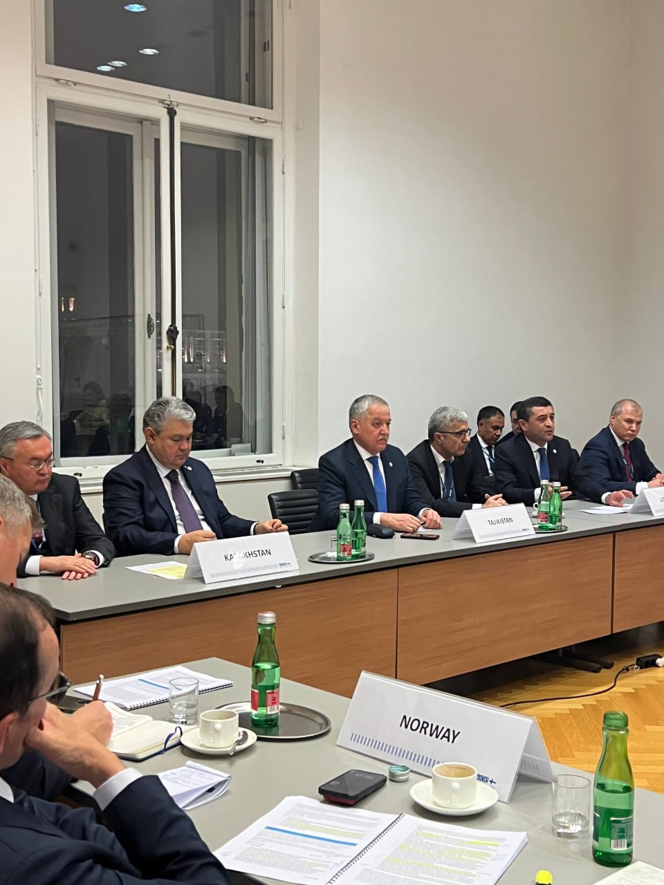 Участие Министра иностранных дел во встрече С5 5 4 декабря 2025 года в Вене в рамках 32 й сессии Совета министров иностранных дел Организации по безопасности и сотрудничеству в Европе ОБСЕ Министр иностранных дел Республики Таджикистан Сироджиддин Мухриддин принял участие в первой неформальной встрече министров иностранных дел стран Центральной Азии и Северной Европы Исландии Дании Норвегии Швеции и Финляндии в формате С5 5 В ходе встречи главы МИД обсудили текущее состояние и перспективы развития отношений между странами Центральной Азии и Северной Европы а также вопросы региональной безопасности Муфассал Подробнее Read more mfa tj