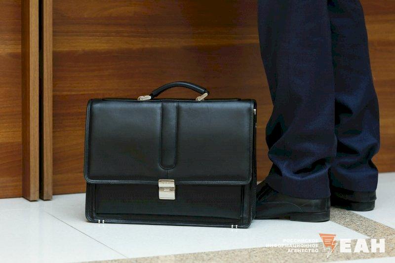 Обвиняемого в растрате дорожного министра Челябинской области отправили в отставку Алексея Нечаева освободили от замещаемой должности главы миндортранса Соответствующее постановление подписал губернатор В документе указано что Алексей Нечаев будет уволен с государственной службы 28 ноября Сейчас он находится под домашним арестом В феврале Нечаева задержали по делу о растрате По версии следствия деньги были похищены при реализации госконтрактов Подписаться на канал ЕАН Челябинск