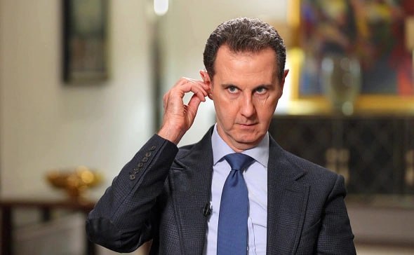 Режим Асада тайно перенёс массовое захоронение чтобы скрыть следы казней Reuters Расследование Reuters показало с 2019 по 2021 год власти Башара Асада тайно вывезли десятки тысяч тел из массового захоронения в Кутаифе и перезахоронили их в пустыне у города Думаир к востоку от Дамаска Операция под кодовым названием Переместить землю была направлена на сокрытие доказательств массовых убийств совершённых во время гражданской войны По данным источников каждую неделю по ночам к месту нового захоронения направлялись колонны грузовиков перевозившие тела заключённых и солдат По оценкам Reuters в новой могиле длиной около 2 км может быть похоронено десятки тысяч человек После свержения Асада в 2024 году старое захоронение в Кутаифе полностью расчистили Новые власти обещают создать комиссию по поиску пропавших без вести и банк ДНК для установления личностей погибших vesti az