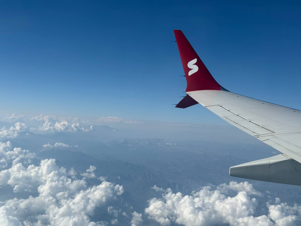 В 2026 году в Турцию снова можно будет улететь из Омска   Чартерные рейсы в Анталью запустят уже 25 апреля Из нашего города они будут осуществляться три раза в неделю по понедельникам средам и субботам в 01 35 Прибытие в Анталию в 04 15 Время полета составит 5 часов 40 минут Стоимость билетов в одну сторону на одного взрослого человека составит от 28 до 53 тысяч рублей с багажом Перевозчиком выступит авиакомпания Southwind Airlines Подпишись на Омск Изнанка