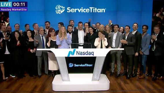 ServiceTitan стала первой армянской технологической компанией, вышедшей на Nasdaq, с оценкой более $10 млрд  12 декабря 2024 года, произошло историческое событие: ServiceTitan официально разместила свои акции на бирже Nasdaq под тикером $TTAN, став первой армянской технологической компанией, вышедшей на глобальный рынок акций.  Компания привлекла $624,8 млн в рамках IPO, установив цену акций на уровне $71, что значительно превышает ожидания. В первый день торгов акции ServiceTitan выросли на 42% и открылись на уровне $101, что придало компании рыночную стоимость более $10 млрд.  Основанная в 2012 году армянскими предпринимателями Ара Махдесианом и Ваэ Кузояном, компания ServiceTitan базируется в Глендейле, Калифорния. Она разработала облачную платформу для автоматизации процессов в таких отраслях, как HVAC, сантехника, электрические системы и другие сервисные услуги.  Поздравляем Ара, Ваэ и всю команду ServiceTitan с этим историческим достижением!       #news