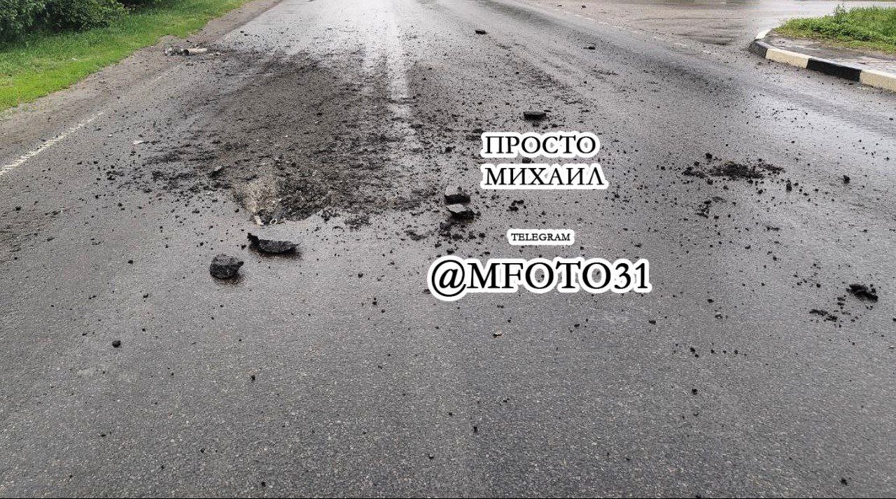 ВСУ нанесли удар по Шебекино, ранена военнослужащая из подразделения «Орлан». Во второй раз. 13 мая женщина пострадала от взрыва дрона в Новой Таволжанке, после лечения вернулась домой. Сегодня она вновь попала под удар. При обстреле она получила минно-взрывную травму и осколочные ранения головы, плеча, спины. Ей оказывают медпомощь.