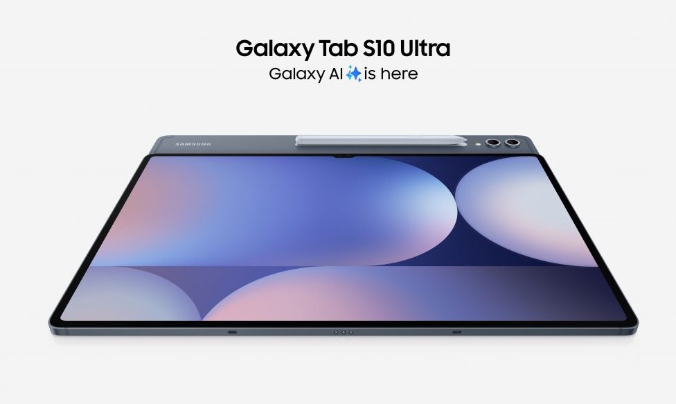 Компания Samsung показала новые планшеты Galaxy Tab S10 с технологией искусственного интеллекта. Об этом сообщает ТАСС. Новый планшет будет доступен в двух версиях — Ultra и S10+. Оба устройства работают на чипе MediaTek Dimensity 9300+, а также оснащены 14,6 и 12,4-дюймовыми дисплеями, которые поддерживают технологию Dynamic Amoled 2X. Кроме того, в комплекте идет специальное электронное перо S Pen. Как рассказали в компании, производительность центрального процессора Galaxy Tab S10 Ultra возросла на 18%, графический процессор стал мощнее на 28%, а мощность нейронного выросла на 14%, если сравнивать с предыдущей моделью в линейке Galaxy Tab S9 Ultra. Помимо этого, новый планшет сможет дольше работать без подзарядки, имеет две основные и две фронтальные камеры, а динамики оснащены системой Dialog Boost, которая поддерживает технологию искусственного интеллекта для выделения голосов на фоне шума. Ранее Samsung назвала цену Galaxy S24 FE и Galaxy Tab 10.