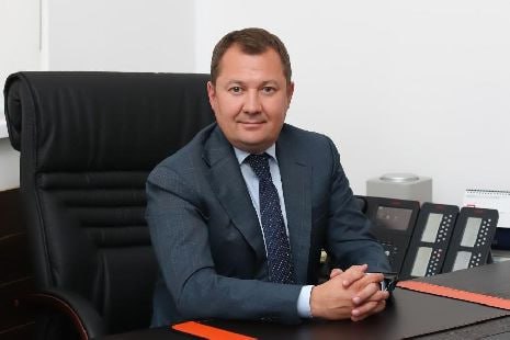 Правоохранители сообщили о задержании бывшего главы Тамбовской области  Максима Егорова подозревают в получении взятки в особо крупном размере.  «С ним проводятся следственные действия», — уточнил представитель правоохранительных органов ТАСС.   Отмечается, что в Москве и Тамбове по нескольким адресам проводятся обыски.    Подпишись на «Говорит Москва»