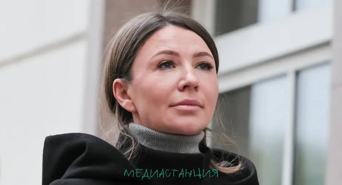 У родственников Елены Блиновской нашли дорогую недвижку и миллионы на счетах. У брата Александра Останина оказалось 9 помещений в Москве, из которых два принадлежат ему наполовину, и три парковочных места. У матери, Нины Останиной не путать с тёзкой-депутатом Госдумы — 3 помещения в Москве и одно в Ярославле. Всего на счетах семьи лежит 20 тысяч долларов и 3 млн рублей. Суд, разумеется, требует вернуть все это добро на счета законной владелицы и использовать для погашения части ее долгов. Но в какой стул зашиты все остальные сбережения марафонщицы, все еще остается загадкой.