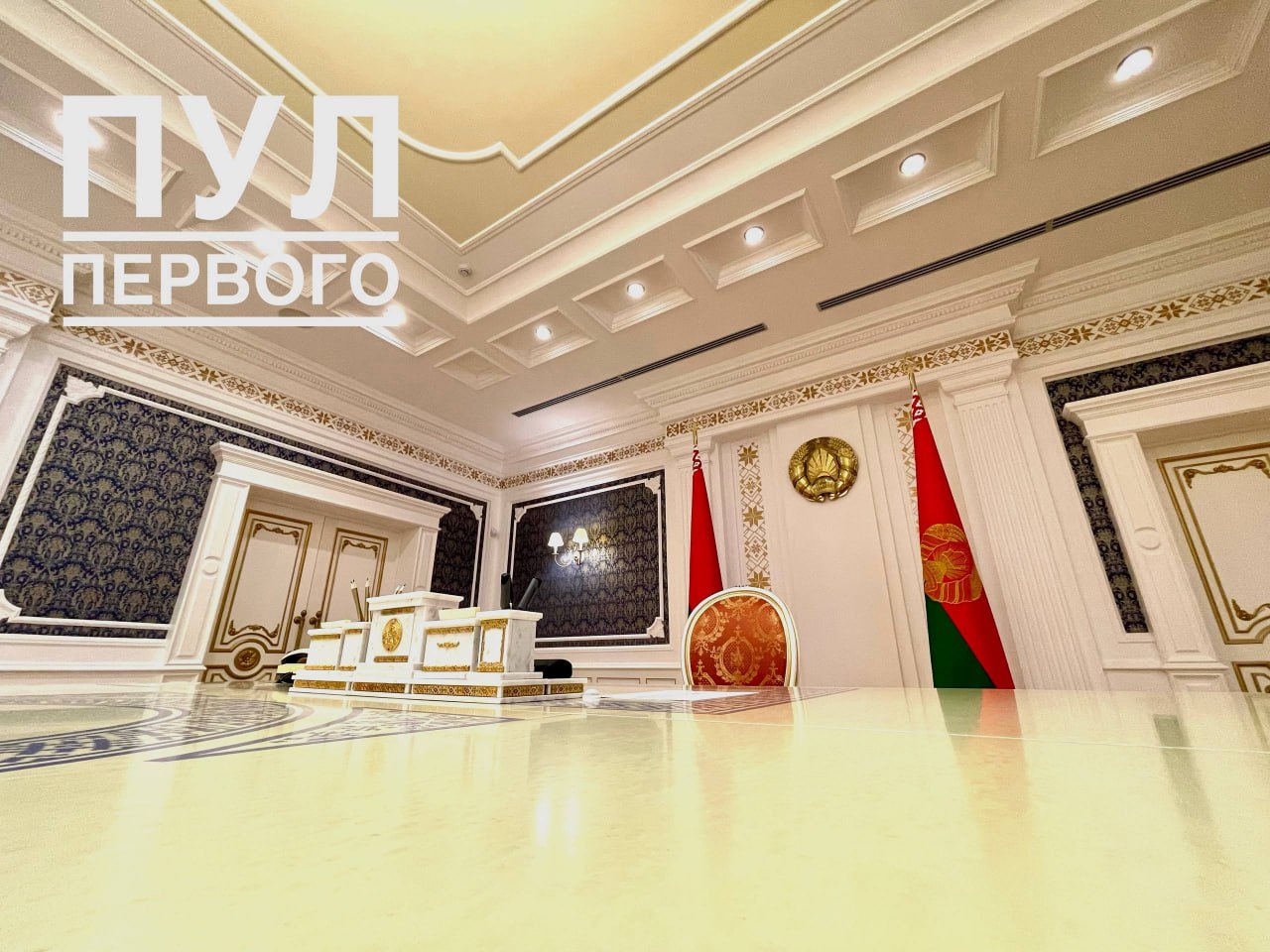 Сегодня у Лукашенко совещание по криптовалютам Беларусь стала одной из первых стран где легализовали майнинг торговлю и обмен криптовалют а также ввели льготы и гарантии для IT компаний Фактически был создан уникальный правовой режим который западные медиа тогда называли криптооазисом в Восточной Европе Лукашенко Подпишись Минская правда MLYN by