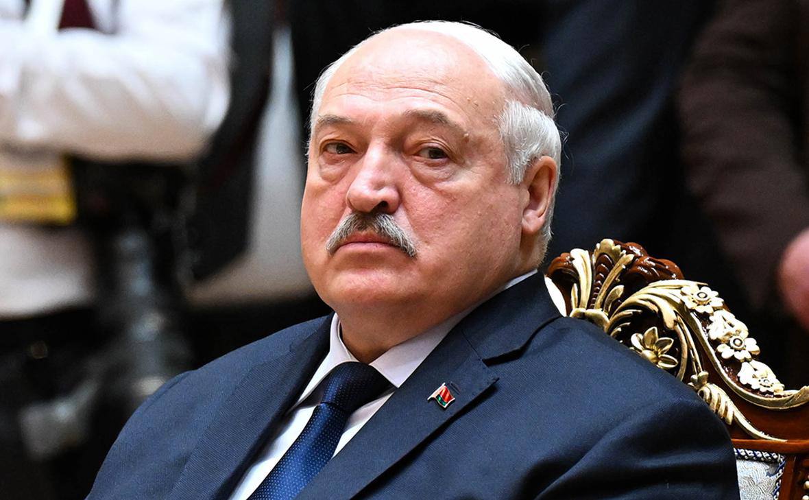 Лукашенко помиловал 123 граждан различных стран осужденных за шпионскую террористическую и экстремистскую деятельность сообщает Пул Первого По данным издания Наша Нива в число помилованных вошла политактивистка Мария Колесникова она уже на свободе Как отмечает Пул Первого среди помилованных граждане Великобритании США Литвы Украины Латвии Австралии Японии В рамках достигнутых договоренностей с президентом США Дональдом Трампом и по его просьбе в связи с отменой незаконных санкций против калийной отрасли Республики Беларусь введенных администрацией предыдущего президента США Байдена и в связи с переходом в практическую плоскость процесса отмены других незаконный санкций против Республики Беларусь главой государства принято решение о помиловании 123 граждан различных стран Подпишись RogandarNEWs мы в MAX