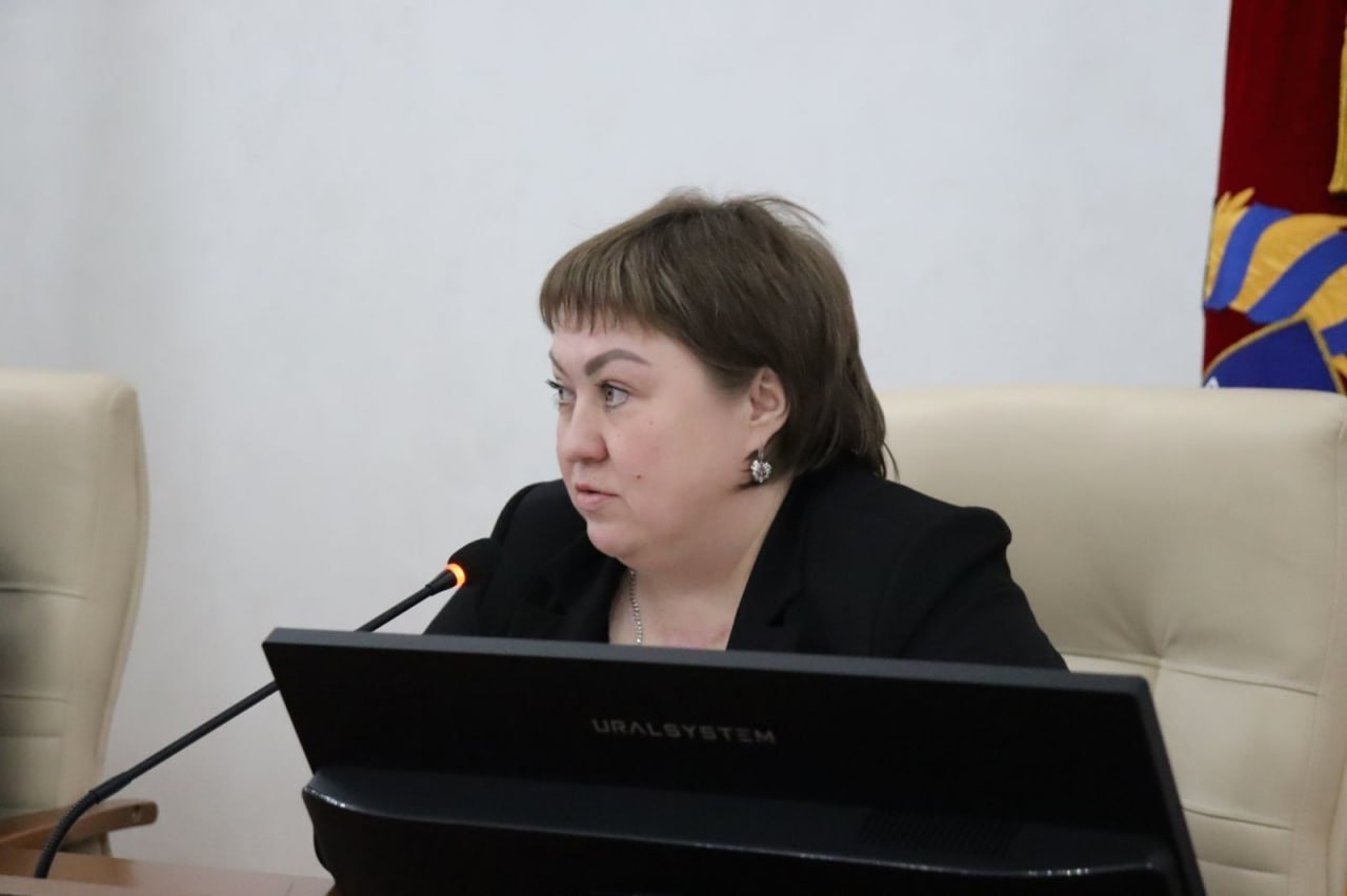 Любо братцы любо 20 ноября в Правительстве Алтайского края прошло заседание рабочей группы по делам казачества региона Участниками встречи стали представители власти общественности и эксперты В ходе обсуждения были подняты важные вопросы касательно поддержки и развития отдельного казачьего сообщества в ближайшие годы В ходе заседания рассмотрели ряд ключевых вопросов в том числе перечень первоочередных мер по укреплению и дальнейшему развитию отдельного стоящего казачьего сообщества Сибирского войскового казачьего общества на период 2024 2026 годов Также участники рассмотрели проблемы и перспективы развития системы казачьего образования в Алтайском крае Особое внимание уделено привлечению представителей казачьих обществ и общественных организаций к проведению воспитательных и просветительских мероприятий совместно с учреждениями высшего и среднего профессионального образования взаимодействуя с ГУ МВД России по Алтайскому краю и Министерством образования и науки региона Отметила важность сохранения традиций казачества и подчеркнула необходимость тесного взаимодействия всех заинтересованных сторон для успешного решения поставленных задач Вопросы воспитания молодёжи и возрождения традиционных ценностей требуют особого внимания Необходимо содействовать развитию инициатив направленных на сохранение культуры казаков и воспитание подрастающего поколения Справедливо ДепутатБоровикова ЕвгенияБоровикова Регион22 Алтай2025 Казачество